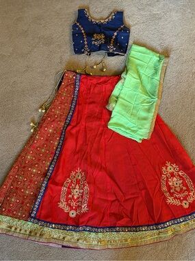 Worn once elegant padmavat style Red Embroidered Lehenga Skirt w Green Dupatta